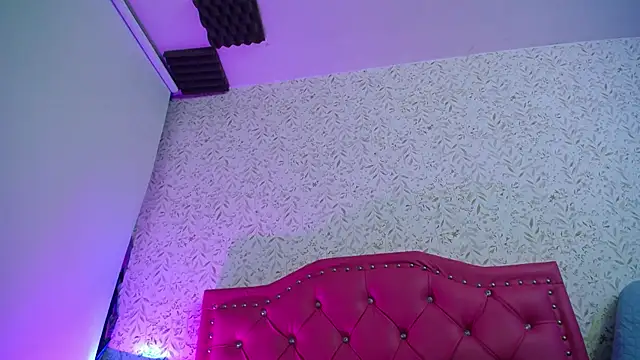 luly pink online show from November 14, 3:39 am