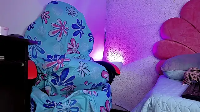 luly pink online show from June 26, 5:20 am