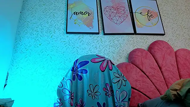 luly pink online show from June 23, 5:05 am