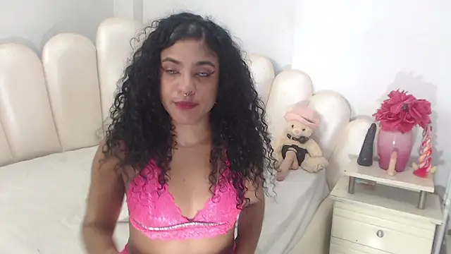 VioletXia  online show from May 20, 7:27 am