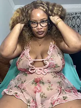 MimiCurves online show from May 3, 2:31 pm
