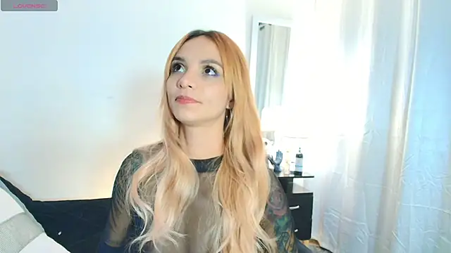 Snapshot of MeganLorensx chatting on October 16, 9:50 pm MeganLorensx online show from October 16, 9:50 pm