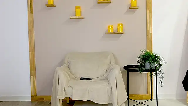 LilouKat online show from December 5, 12:28 pm