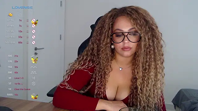  Just a queen 3 online show from February 19, 5:56 pm