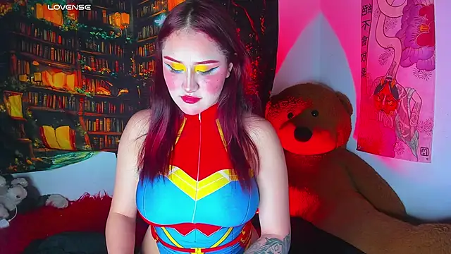 LailaCatt online show from December 22, 7:33 am