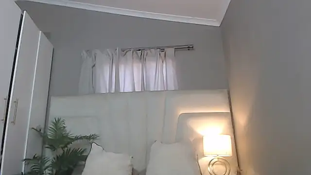 naughtyblackdolie online show from July 31, 11:11 am