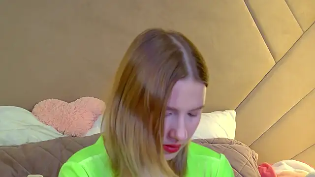 LiliLinn online show from March 7, 5:47 am