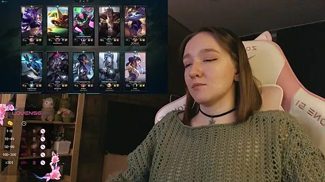 MoonlishSiren online show from November 8, 7:19 pm