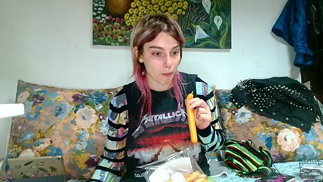 Sophie Bell online show from October 13, 3:47 pm