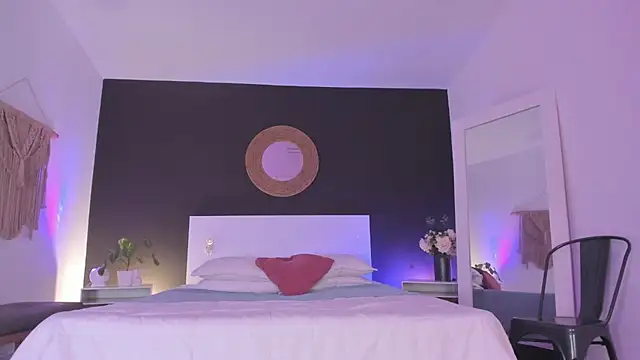 VioletPaket online show from July 26, 2:58 pm