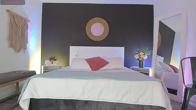 VioletPaket online show from July 30, 1:12 pm