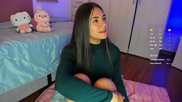 mia nevaeh online show from October 25, 10:05 pm