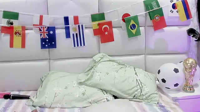 LYA SWEETX online show from June 18, 9:14 am