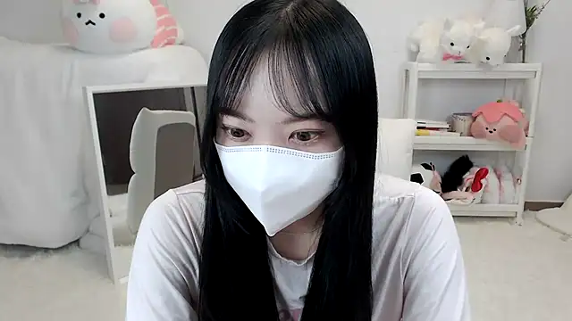 momo room online show from June 11, 11:18 am