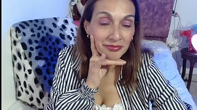 italagomez  online show from November 23, 2:14 am