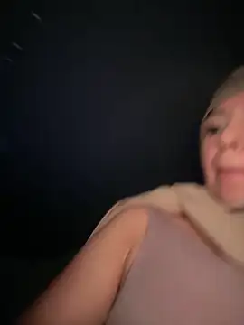 lalilamassu1 online show from April 10, 12:11 pm