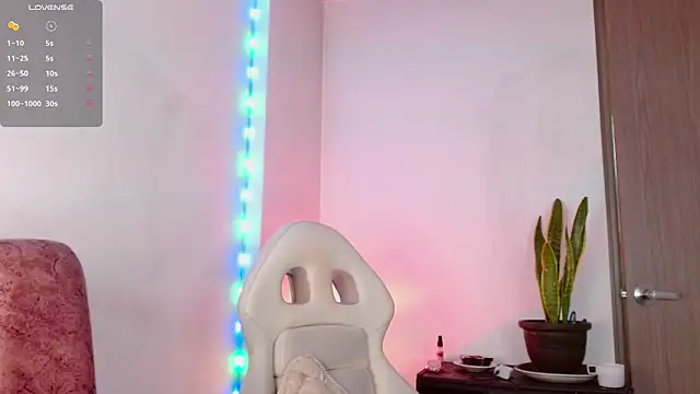 zoewils online show from June 20, 6:28 am