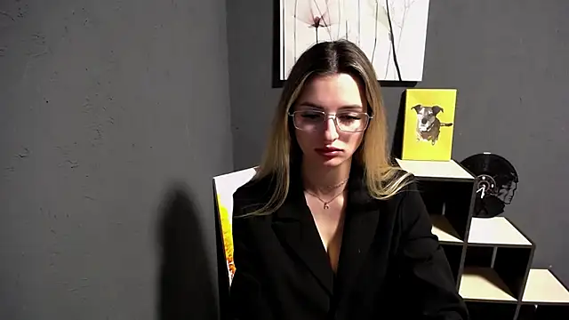 lady olivia  online show from April 30, 1:49 pm