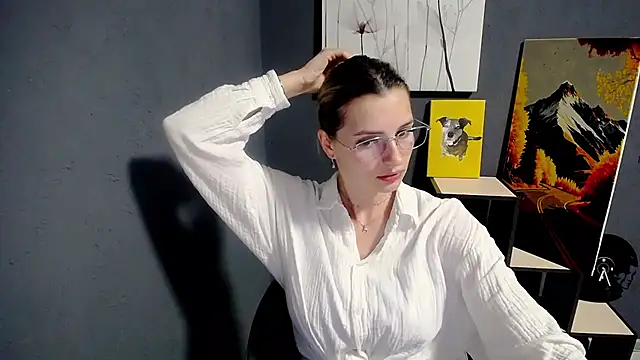 lady olivia  online show from July 7, 1:03 pm
