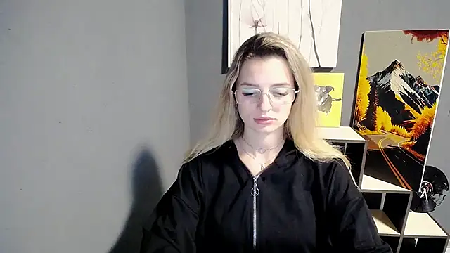 lady olivia  online show from July 10, 1:44 pm