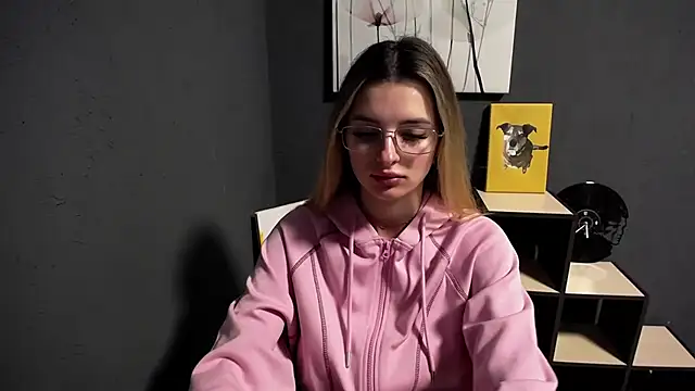 lady olivia  online show from May 1, 12:30 pm