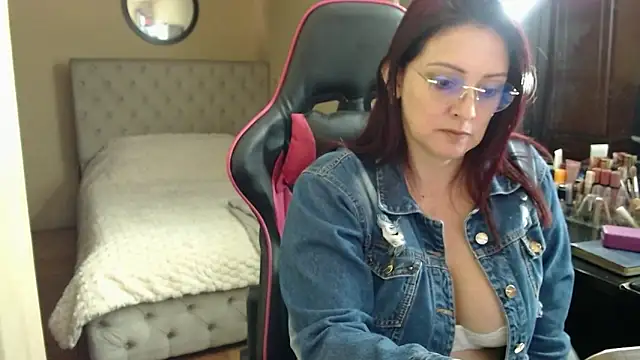 Carol Scottt online show from June 18, 4:45 pm