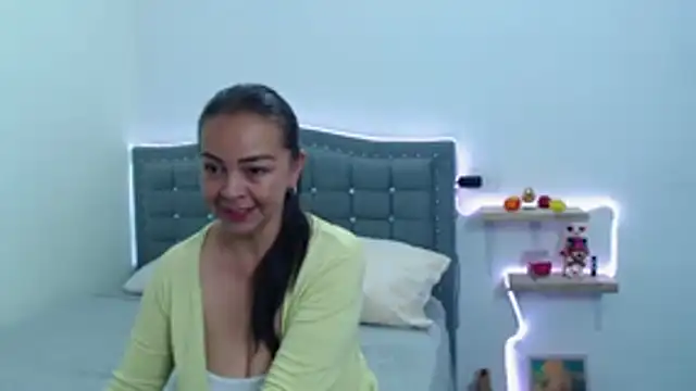 LiaDumond online show from November 13, 1:37 am