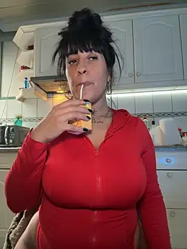 CarolaDrago online show from December 1, 12:52 pm