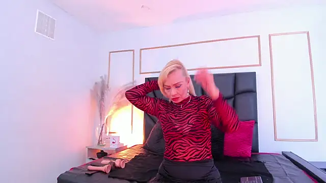 AnastasiaTaylor  online show from July 3, 7:42 pm