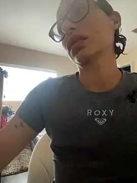 myloveforyouu online show from October 6, 4:34 pm