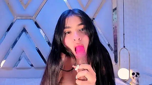 Michellespencer online show from August 3, 9:09 pm