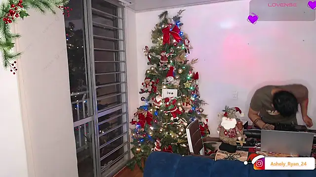 ashely ryan24 online show from December 17, 11:42 pm