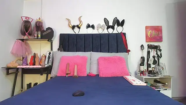emmily giraldo online show from June 9, 1:32 pm