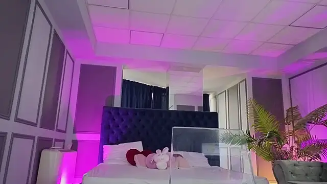 MissKiarra online show from September 27, 7:04 am