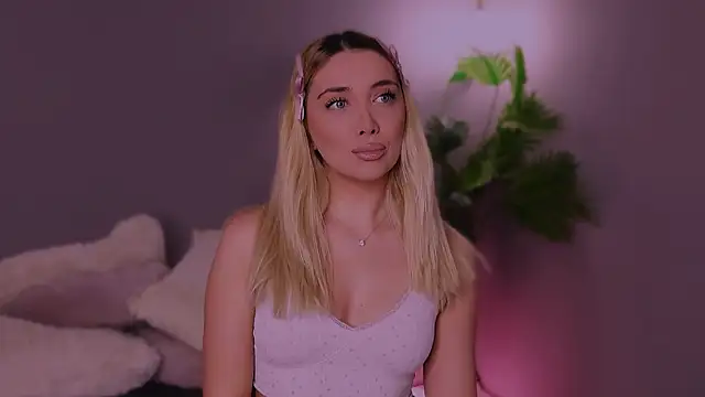 Jessielle online show from December 15, 7:35 am