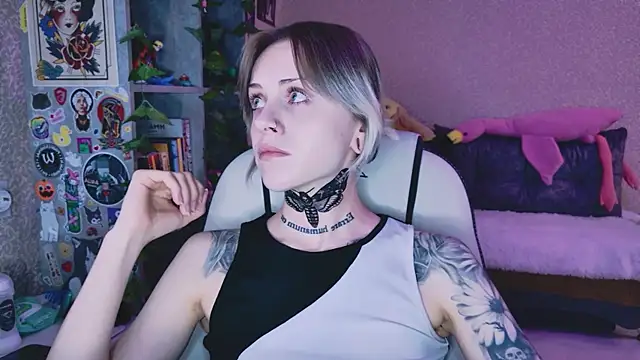 NaniMoore online show from June 11, 5:10 pm