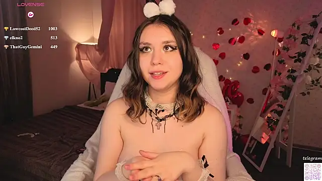 lilly Cherry  online show from April 26, 1:42 pm