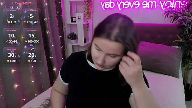 FeralPeach online show from November 5, 7:02 am