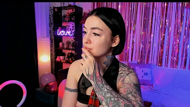 Snapshot of Magic_Allie chatting on October 19, 7:49 pm Magic Allie online show from October 19, 7:49 pm