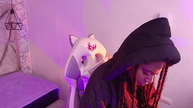 Queen perla  online show from November 24, 11:45 am