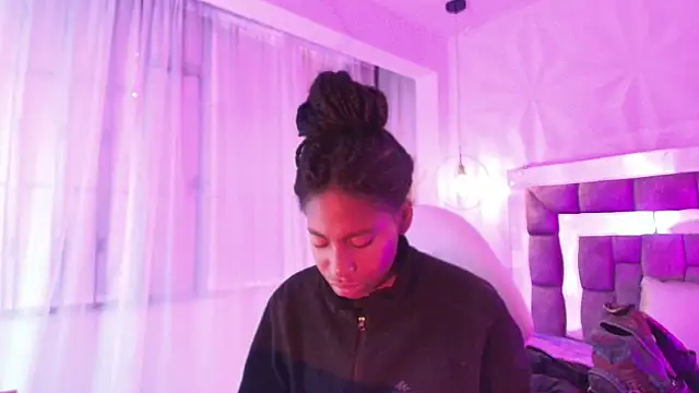 Queen perla  online show from June 24, 12:37 pm