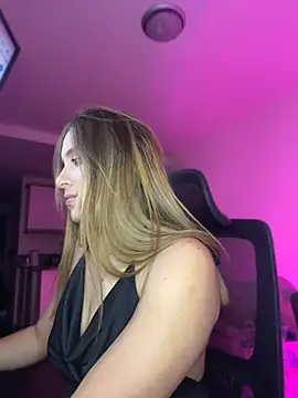 Agnescruzz online show from May 31, 8:32 pm