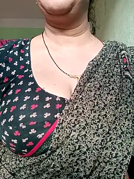 Snapshot of Rosy-B chatting on September 27, 12:29 am Rosy-B online show from September 27, 12:29 am