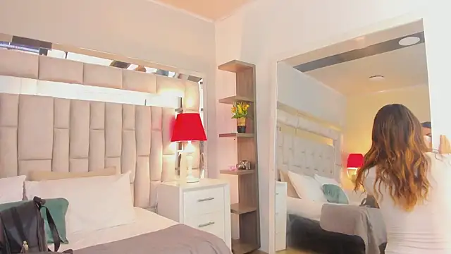 mariiahneedles online show from November 18, 11:48 pm