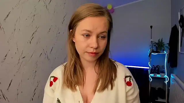 holly xglam online show from April 28, 3:49 pm