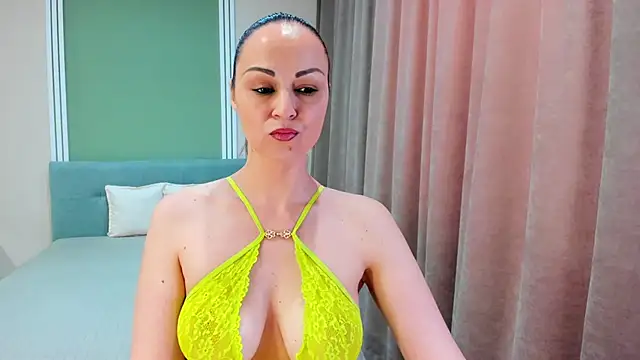 Amanda Goodwin  online show from September 26, 12:58 pm