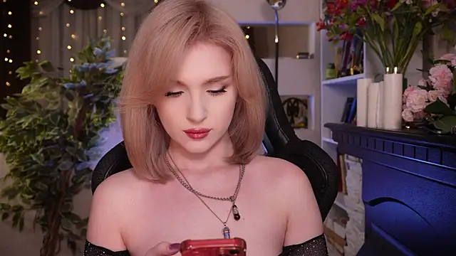 Chriss Fox online show from February 25, 4:38 pm