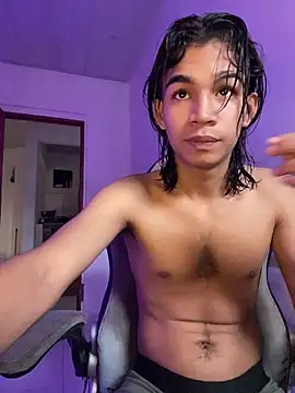 RoomExotic11 online show from August 5, 11:49 am