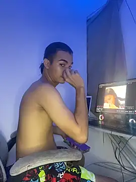 Snapshot of RoomExotic11 chatting on October 22, 8:41 am RoomExotic11 online show from October 22, 8:41 am