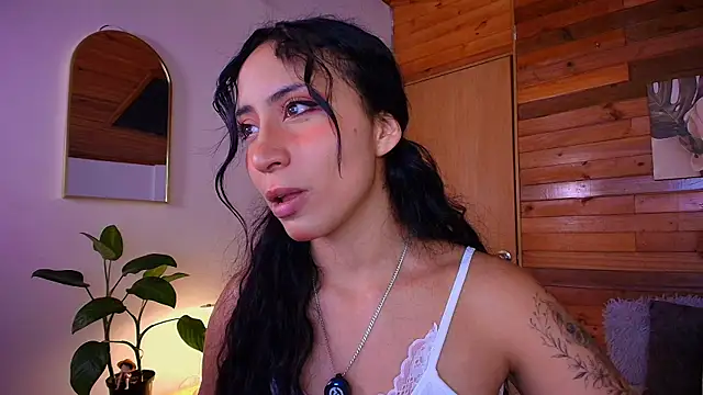 amber curly online show from August 3, 8:14 pm